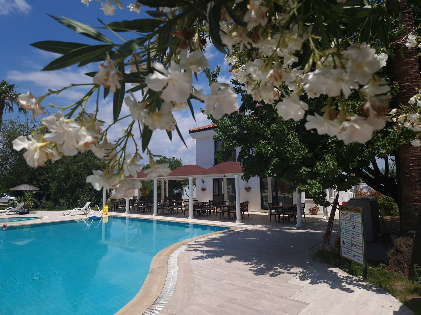 Club-Mel-Holiday-Resort-Pool-4