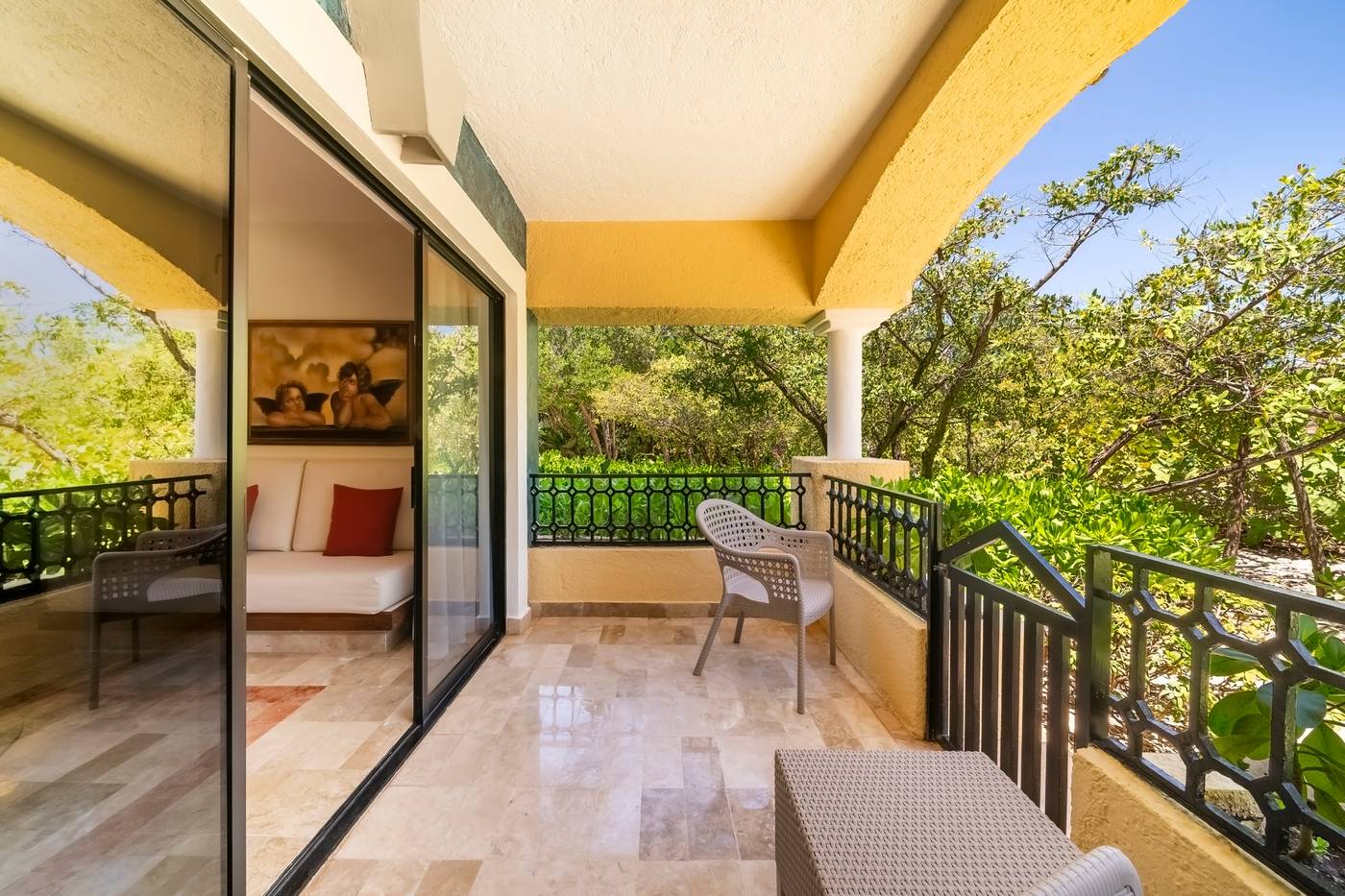 Iberostar-Waves-Paraiso-Beach-Room-17