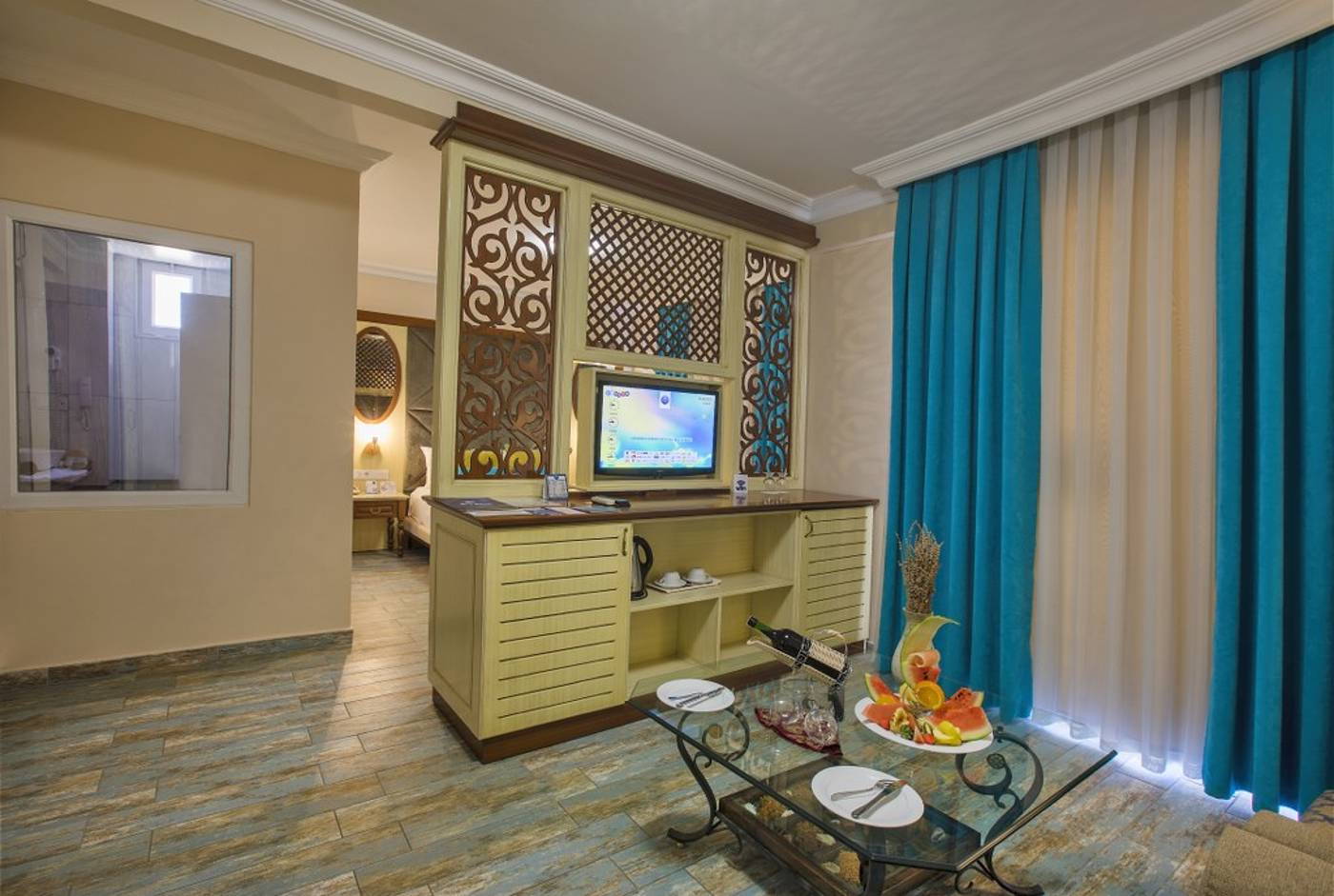 Big-Blue-Suite-Hotel-Room-24