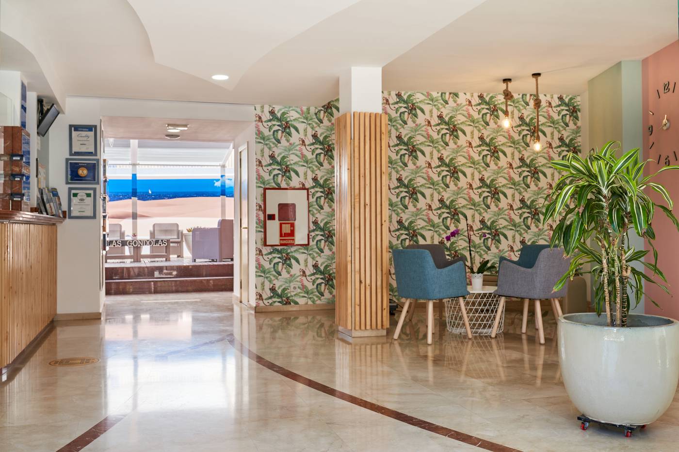 Las-Gondolas-Lobby-20