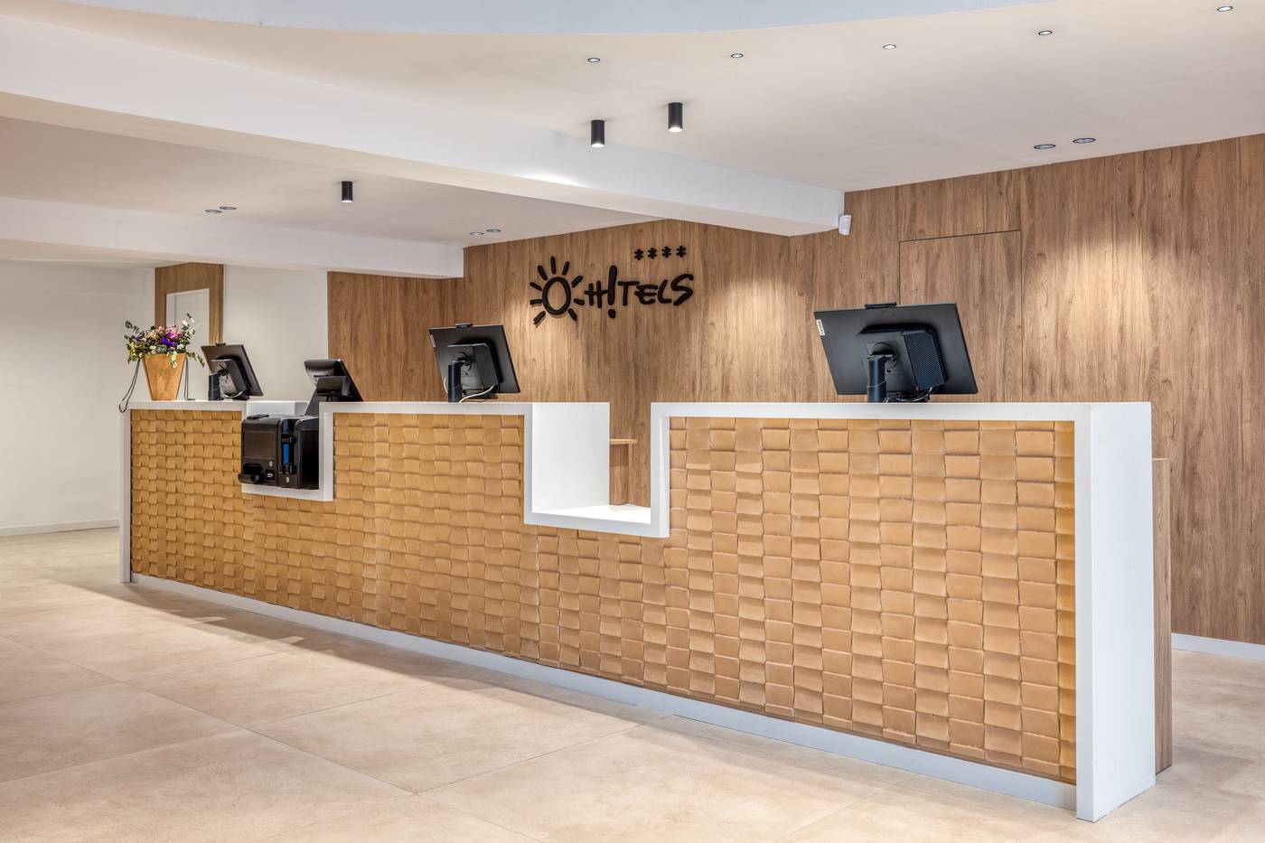 Ohtels-Gran-Hotel-Almeria-Lobby-43