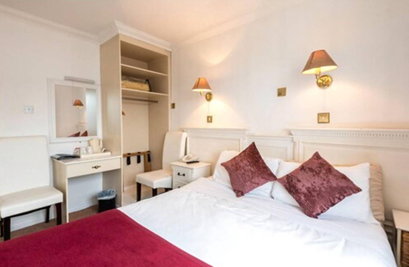 Failte Hotel-Ireland-KILLARNEY-Room-9