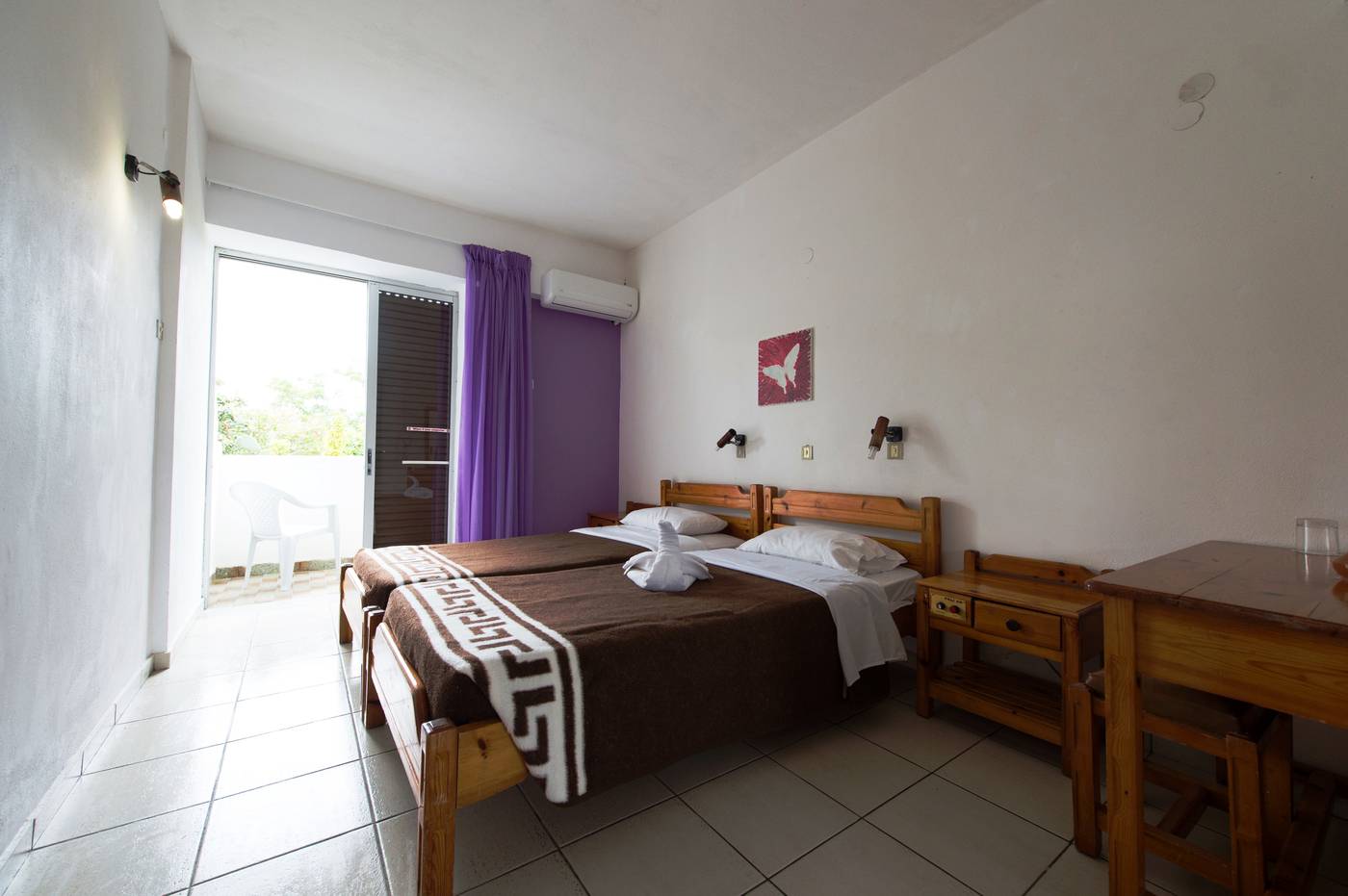 Laura-Hotel-Room-8