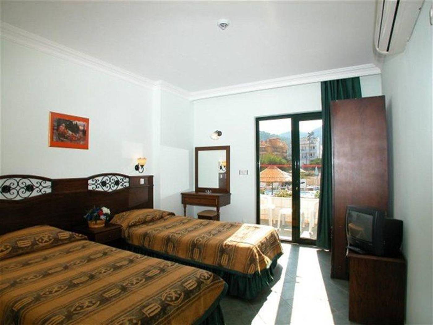 Club-Ege-Antique-General-view-12