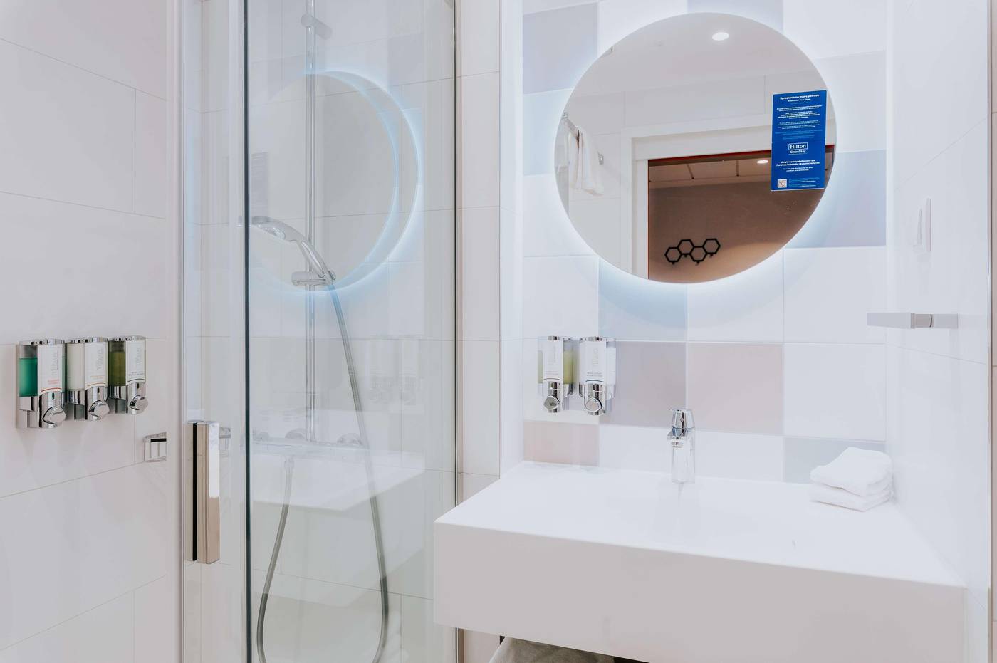 Hampton-By-Hilton-Warsaw-Reduta-Room-41