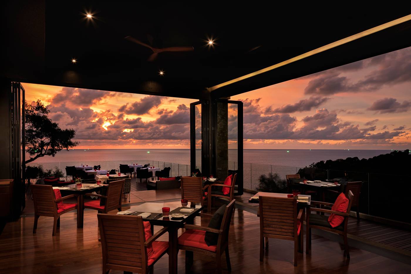 Paresa-Resort-Restaurant-10