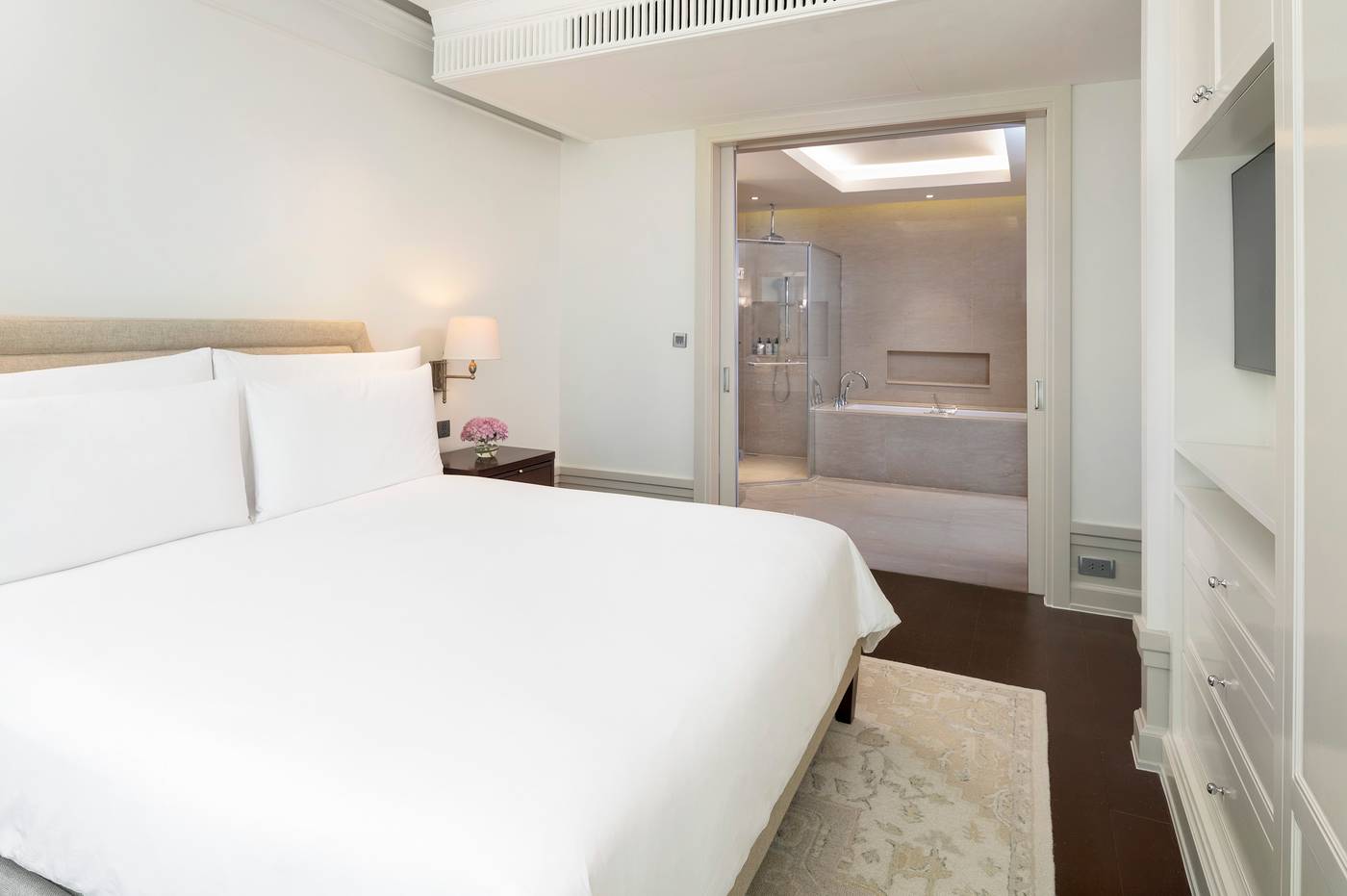 Oriental-Residence-Bangkok-Room-55