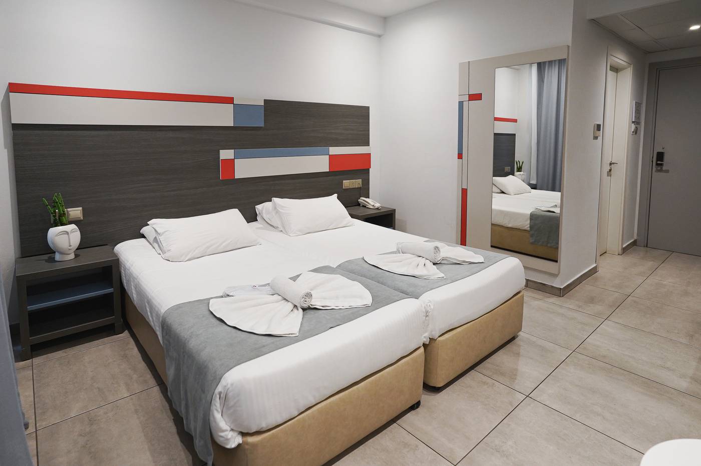 Nicholas-Color-Hotel-Room-28