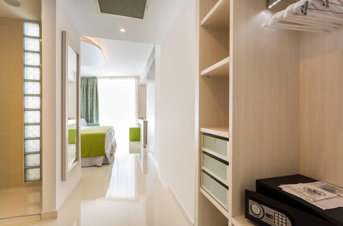 The-Ibiza-Twiins-Room-42