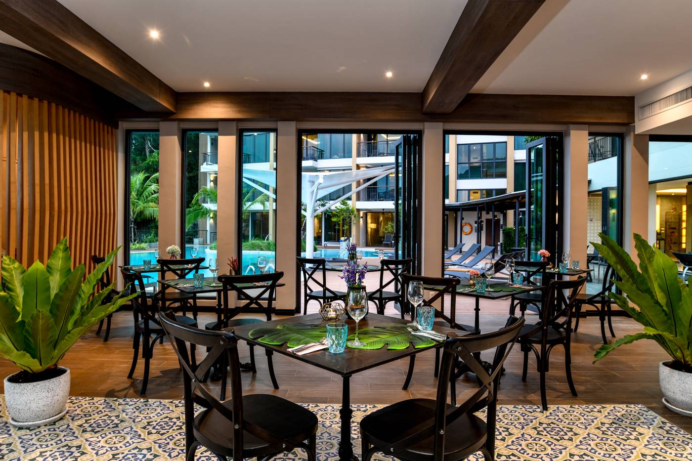 SKYVIEW-Resort-Phuket-Patong-Beach-Restaurant-19