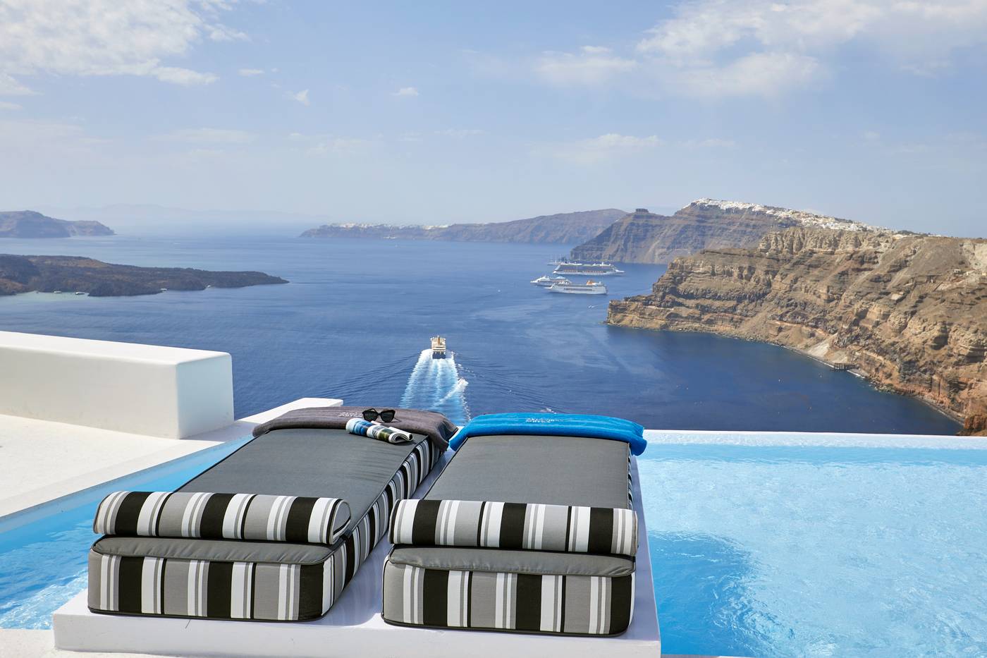 Alti-Santorini-Suites-Room-53