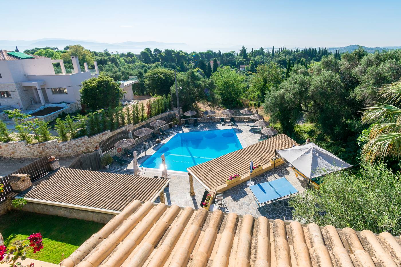 Villa-Yannis-Hotel-Apartments---Suites-Pool-4