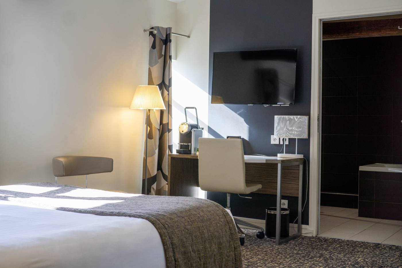 Holiday-Inn-Paris-Opera---Grands-Boulevards-Room-34