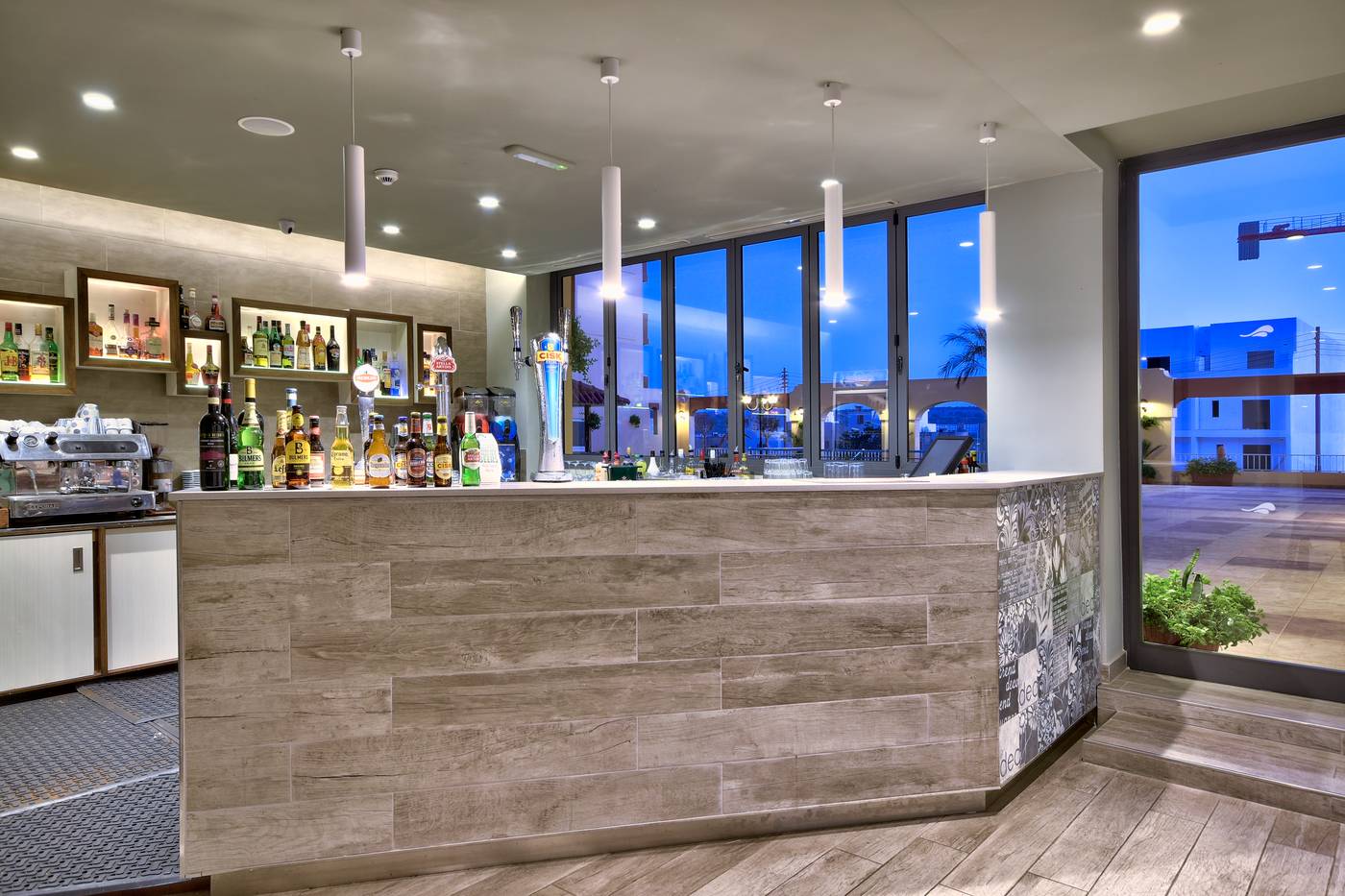 Luna-Holiday-Complex-Bar-49