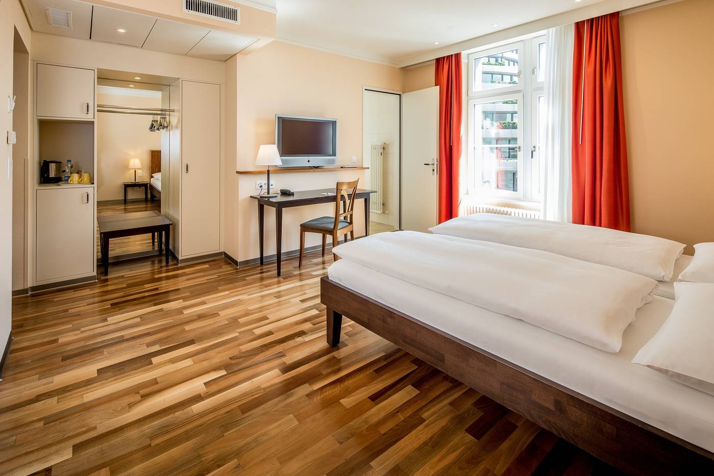 Hotel Schweizerhof Basel-Switzerland-BASEL-Room-10