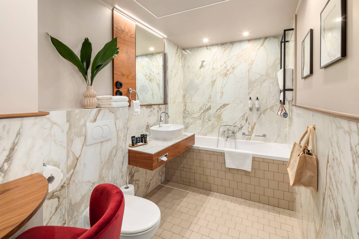 Queen-s-Court-Hotel-and-Residence-Room-40