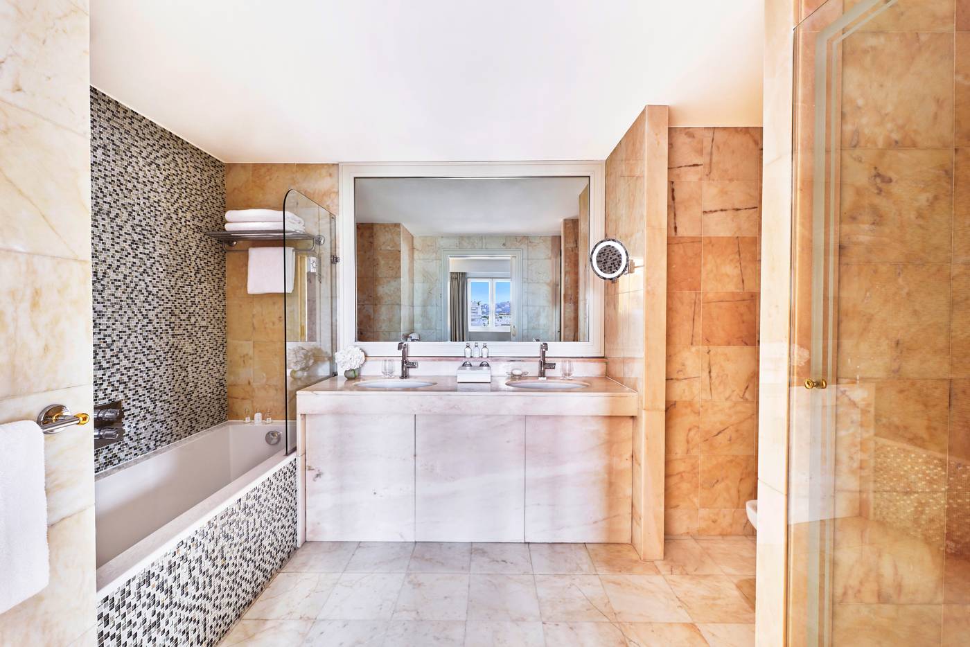 H----tel-Barri----re-Le-Majestic-Cannes-Room-55