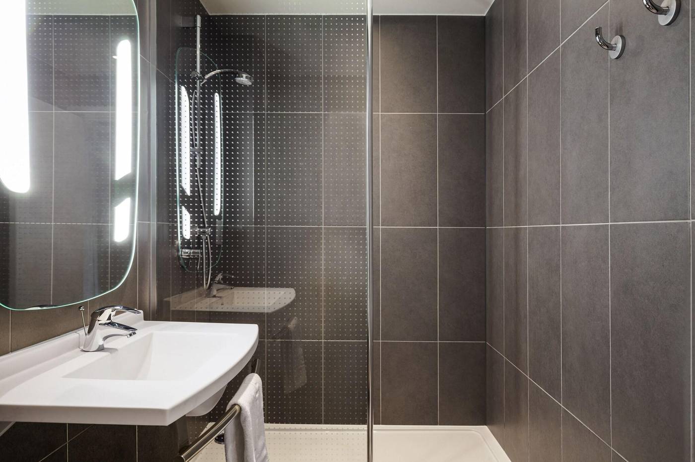 Ibis-Paris-Gare-du-Nord-Chateau-Landon-10th-Hotel-Room-30