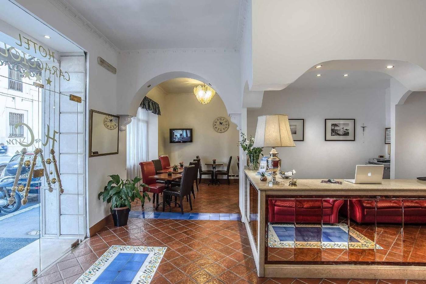 Hotel-Caracciolo-Lobby-10