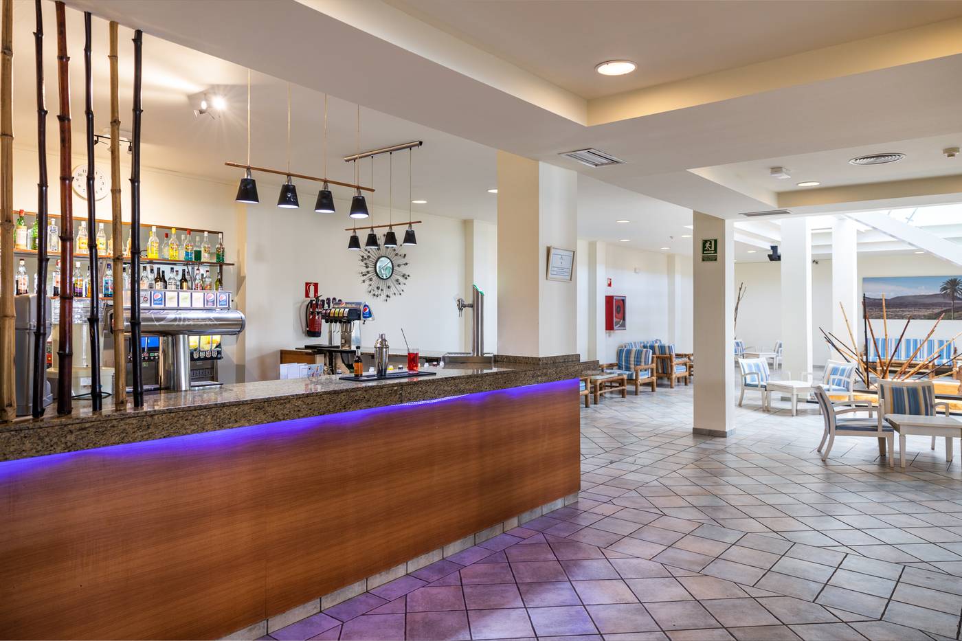 Apartamentos-LIVVO-Morromar-Bar-39