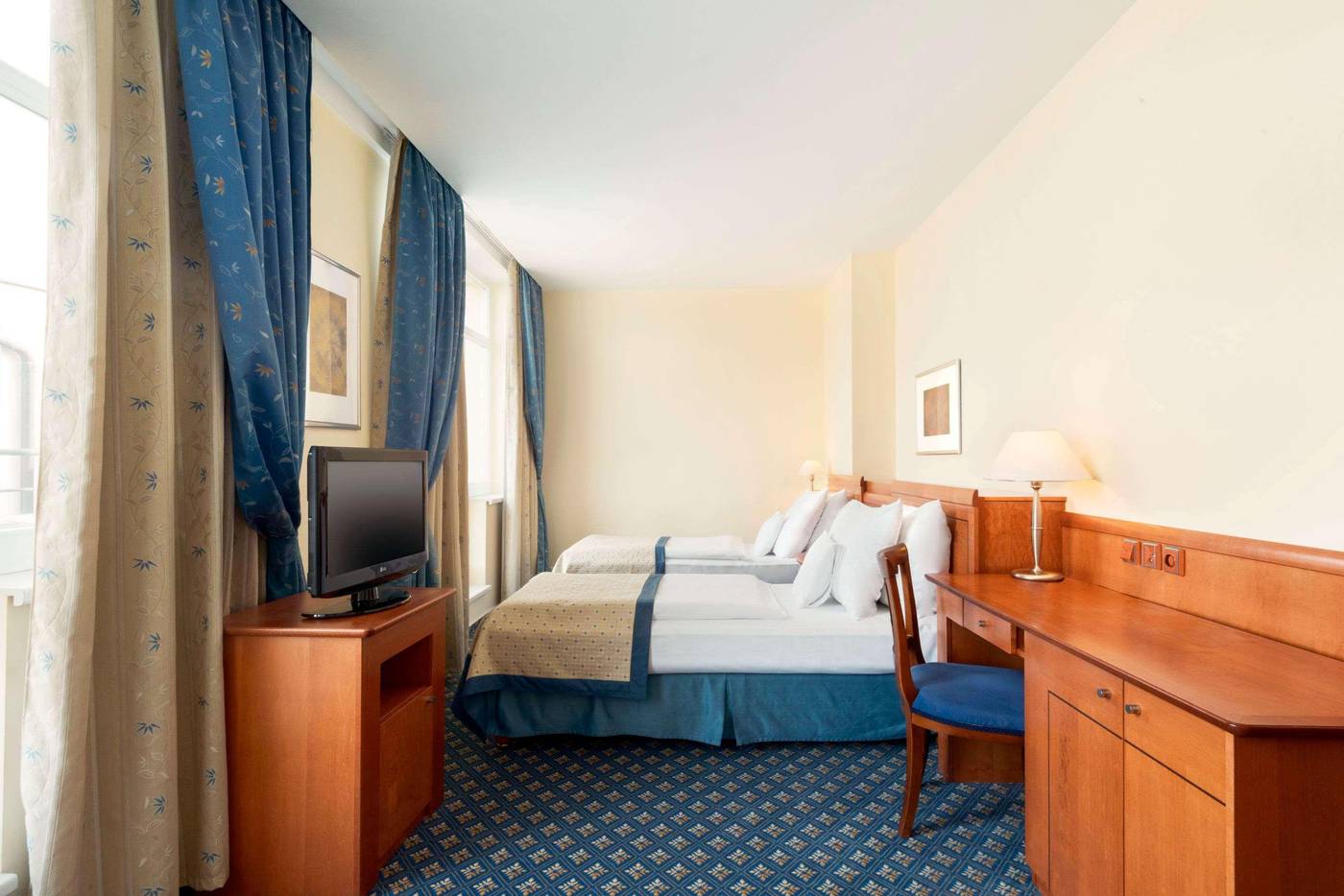 Ramada-Prague-City-Centre-Room-22
