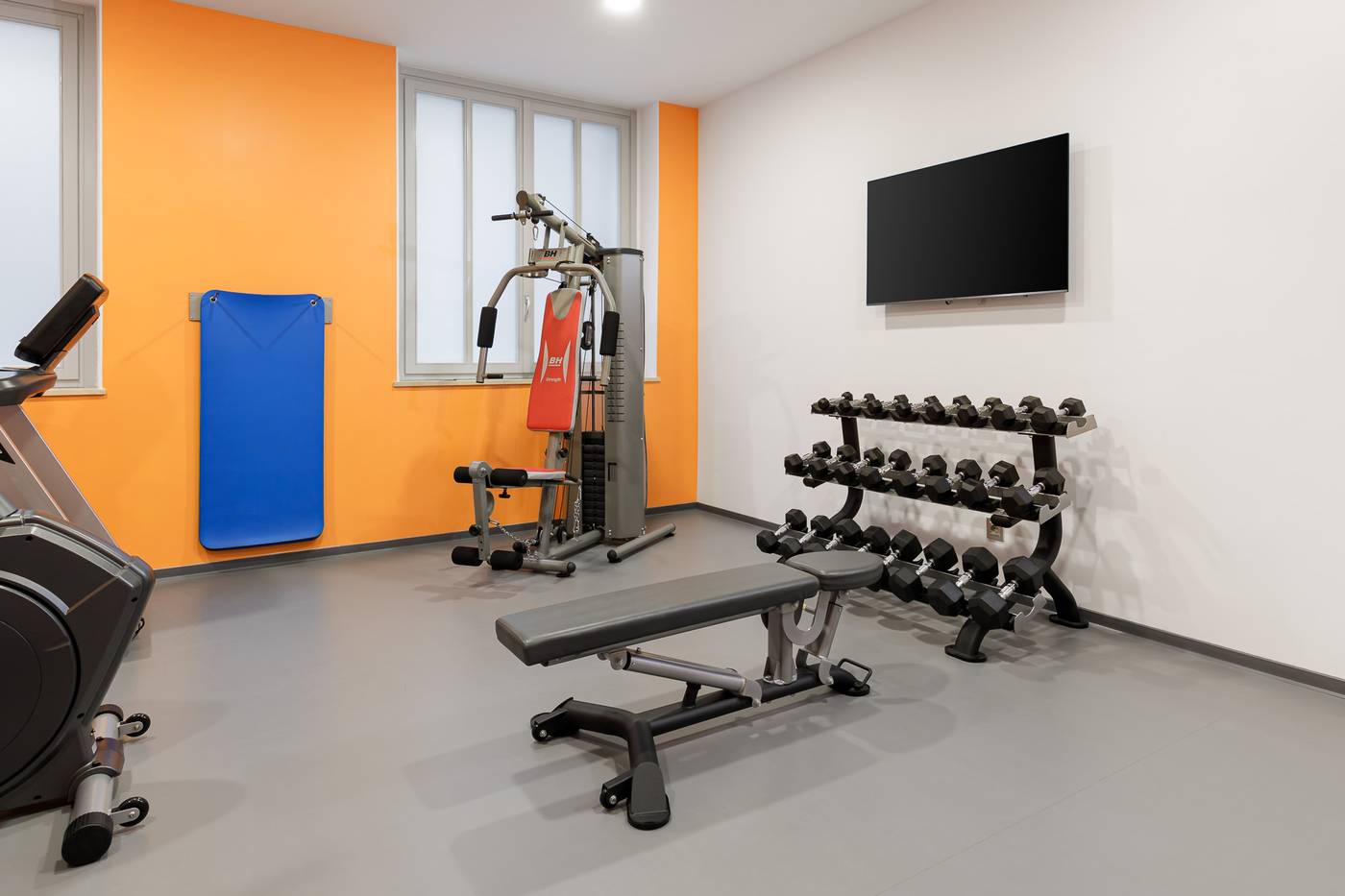 Room-Mate-Filippo-Sports-and-Entertainment-24