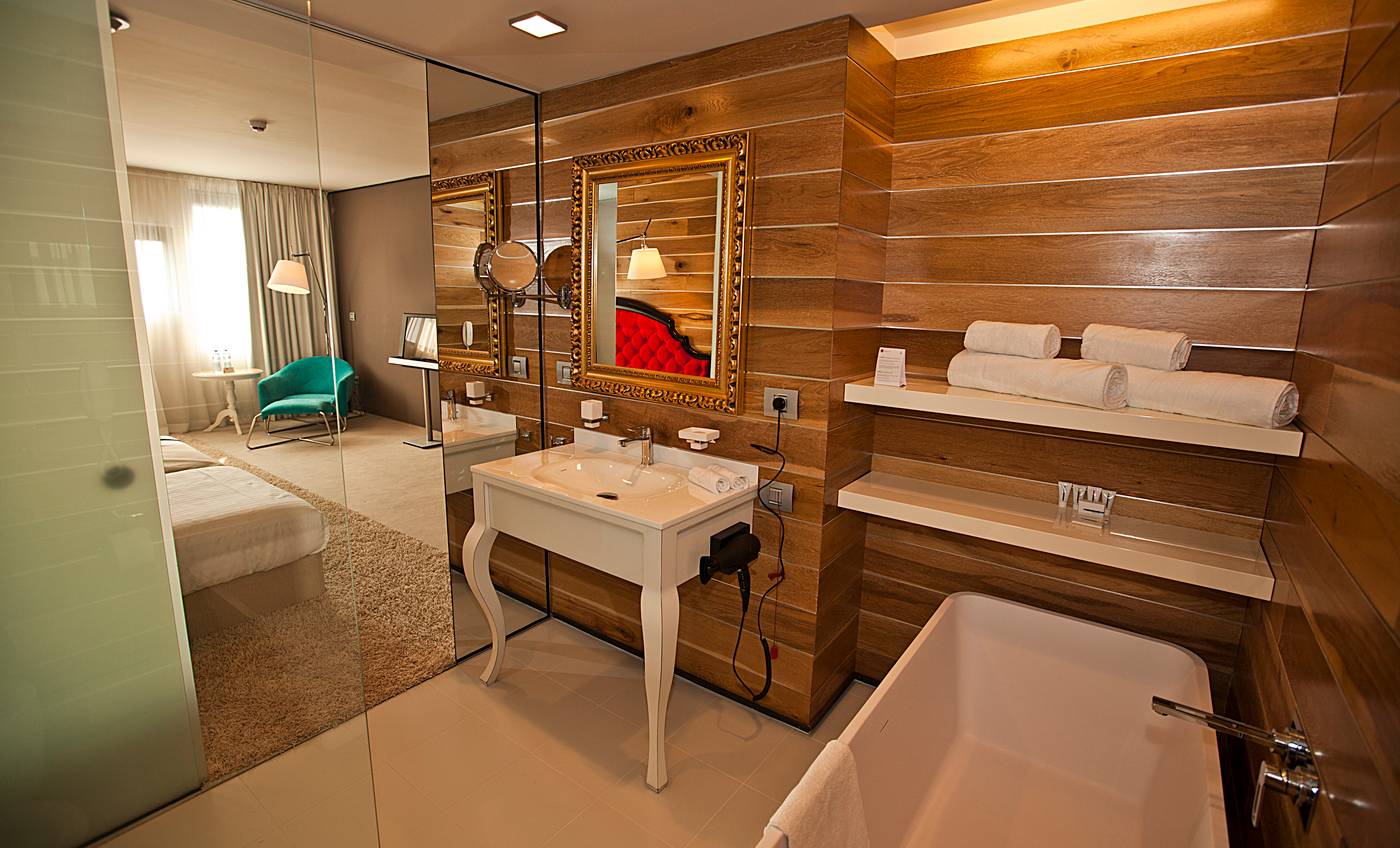 Graffit-Gallery-Hotel-Room-10