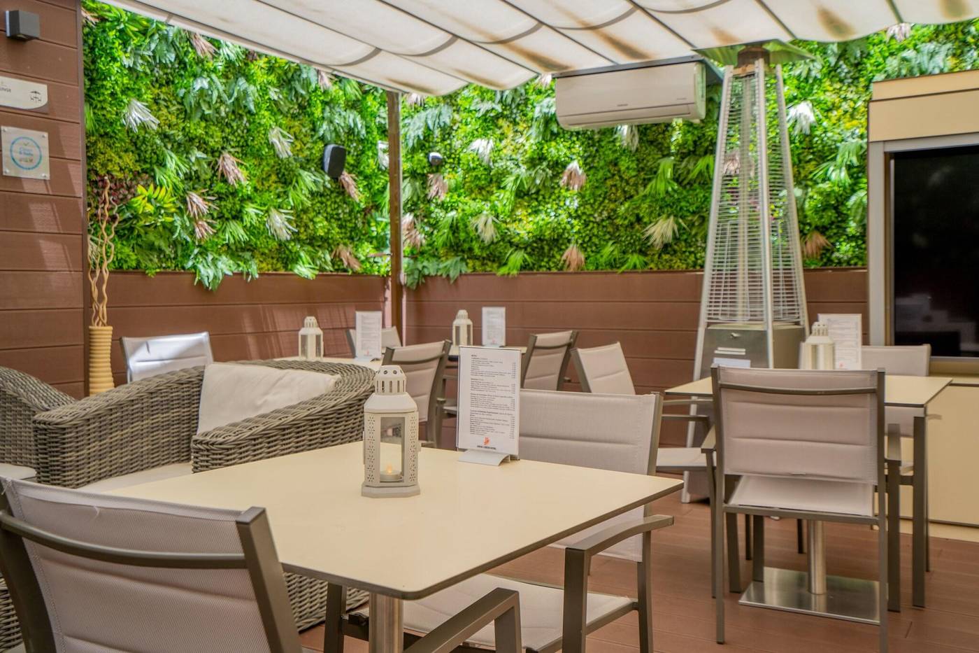 Dinya-Lisbon-Hotel---Lounge-Bar-Conferences-43