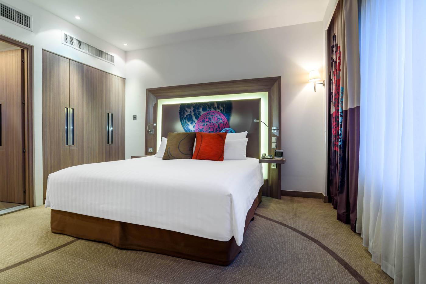 Novotel-Bangkok-on-Siam-Square-Room-39