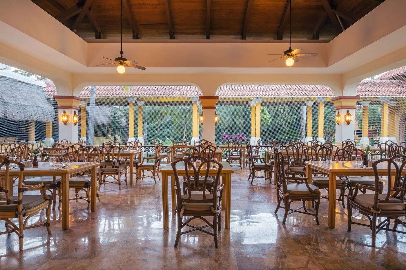 Iberostar-Waves-Paraiso-Beach-Restaurant-48