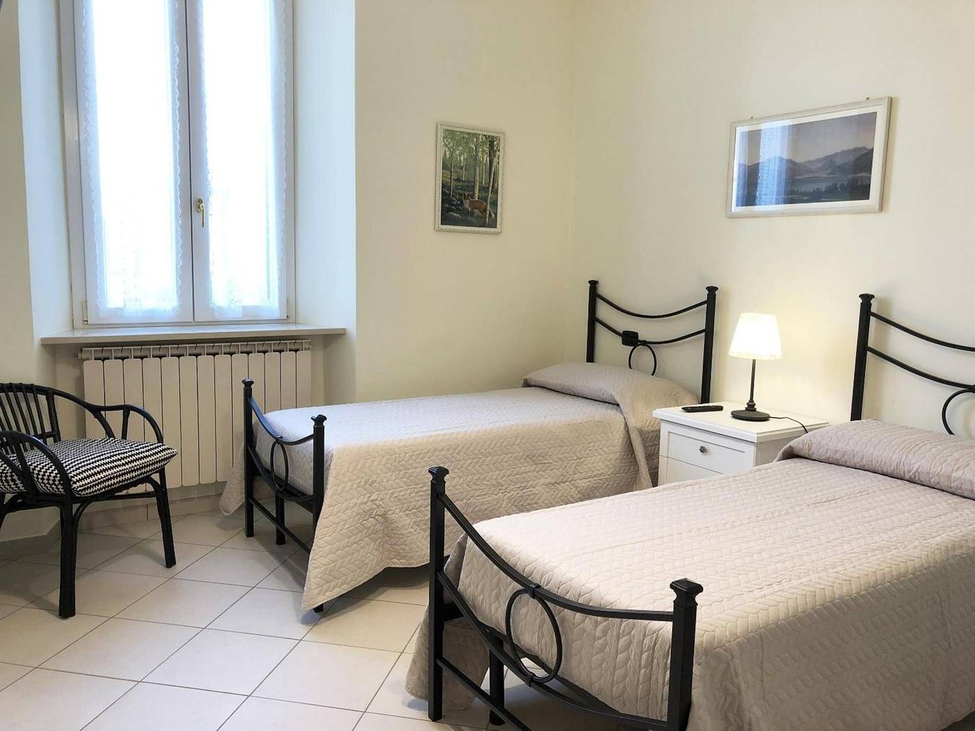 C-era-Un-Lago-Room-8