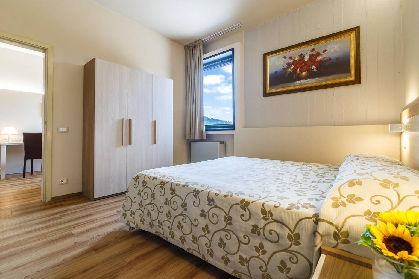 Country-Club-Room-15