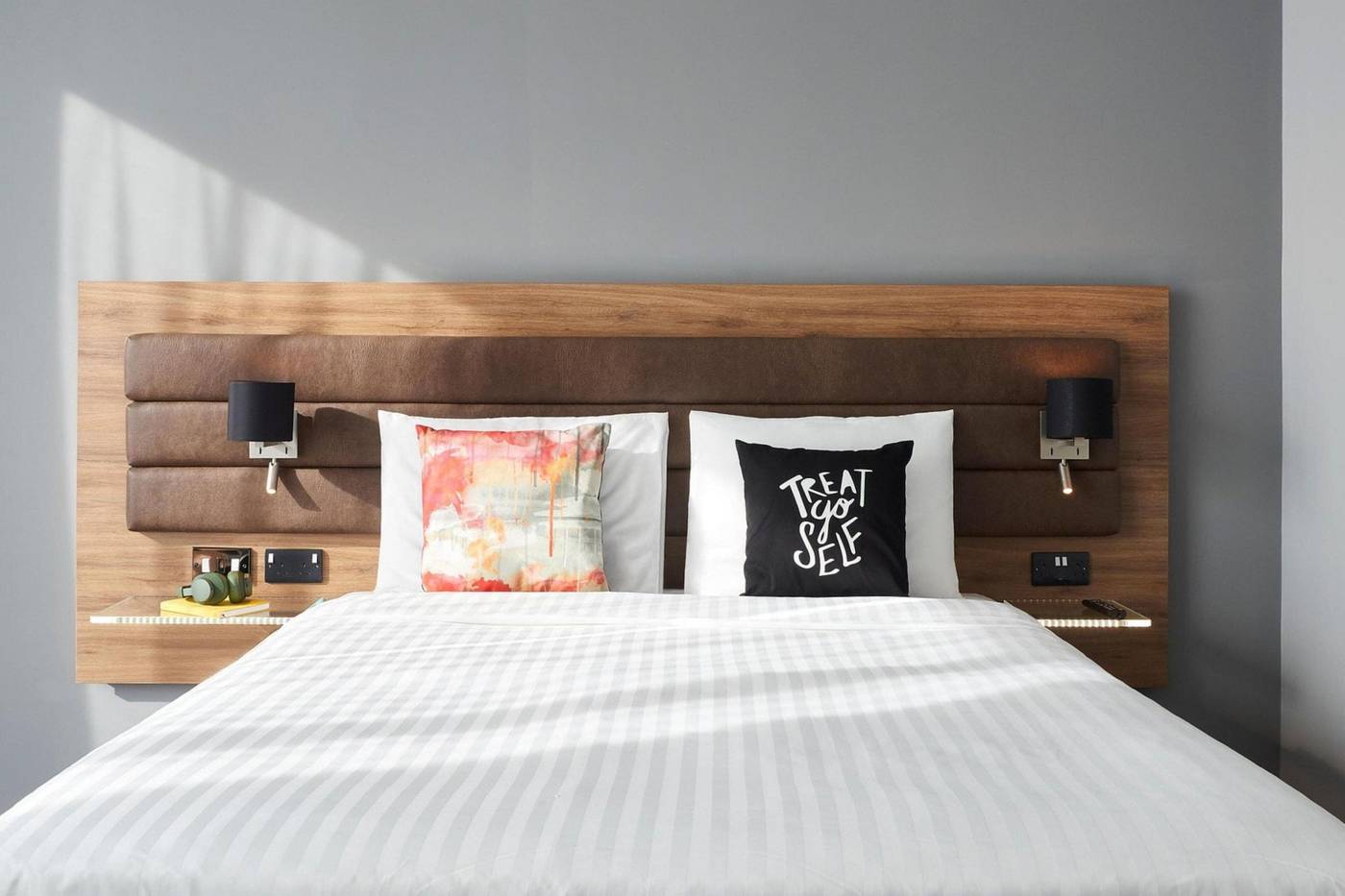 Moxy-Dublin-City-Room-36