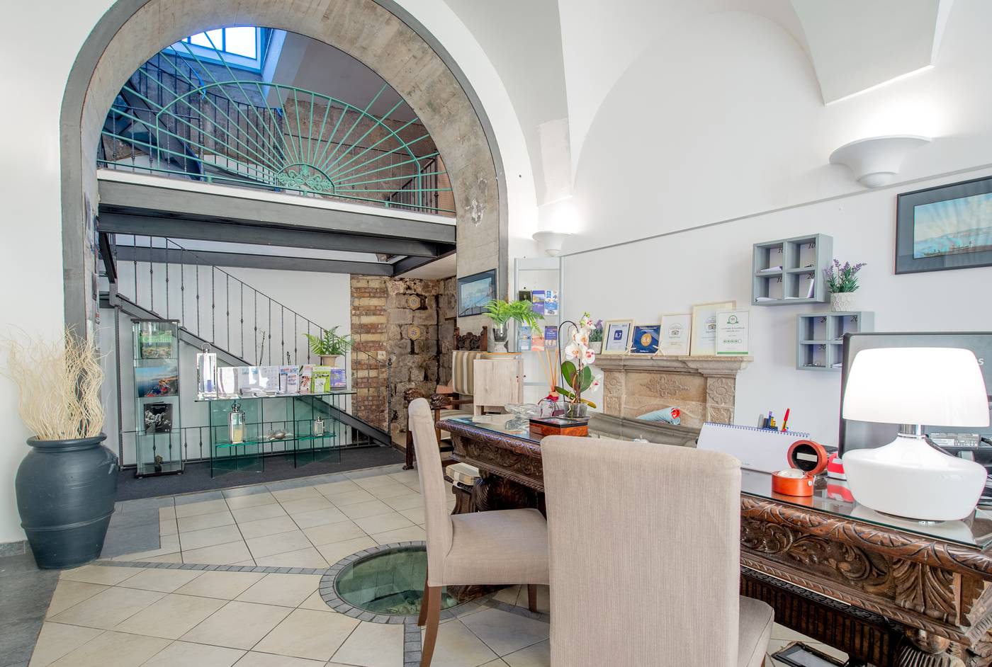 Rivoli-Sorrento-Lobby-24