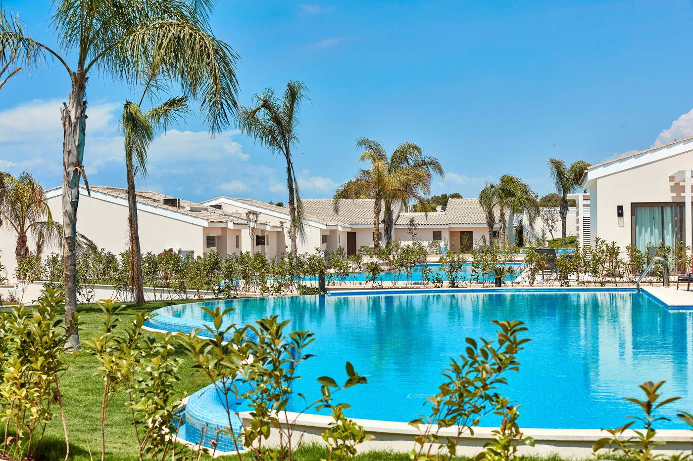 Kermia-Beach-Bungalow-Hotel-Pool-1