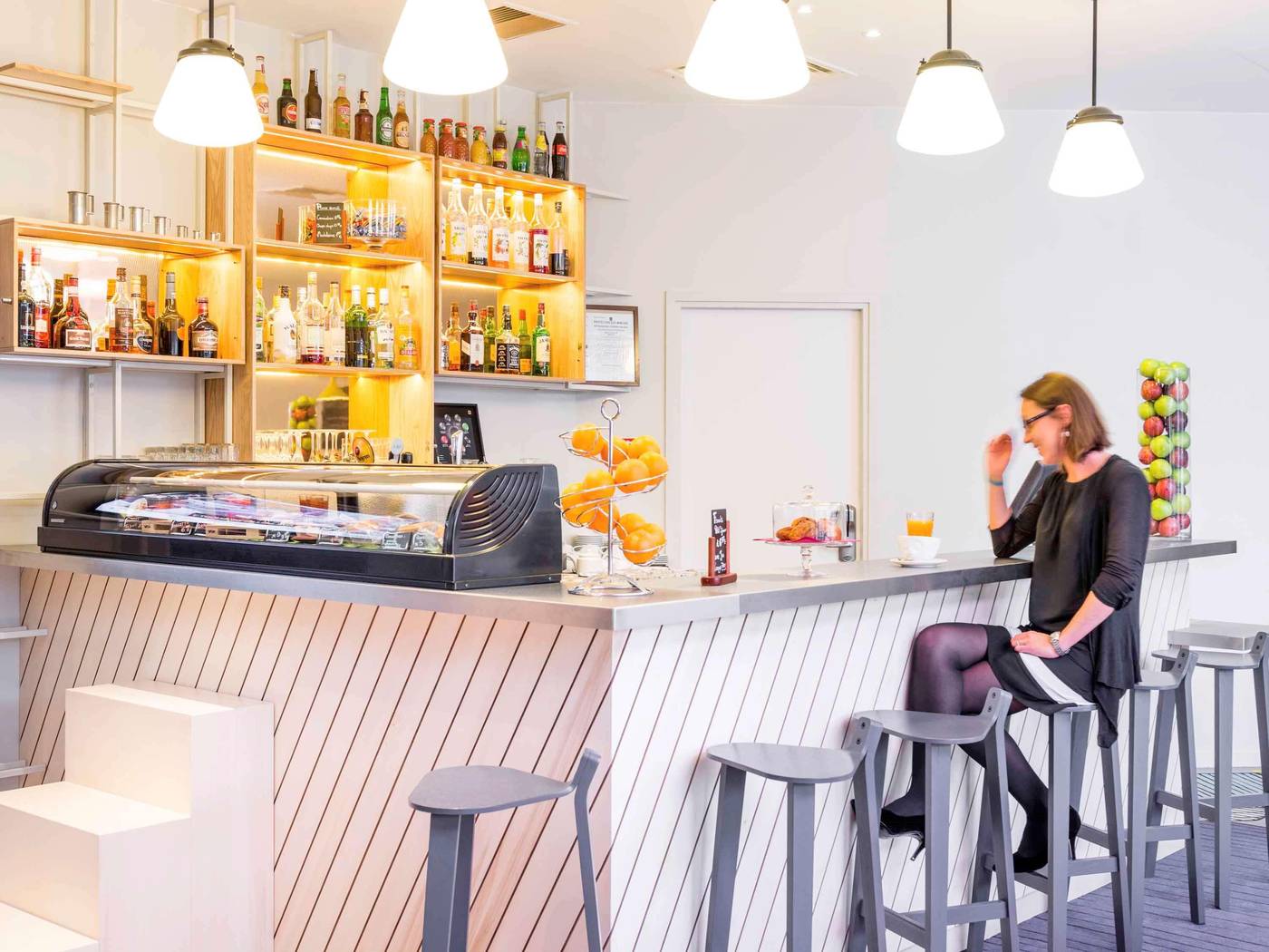 ibis-Styles-Paris-Bercy-Bar-19