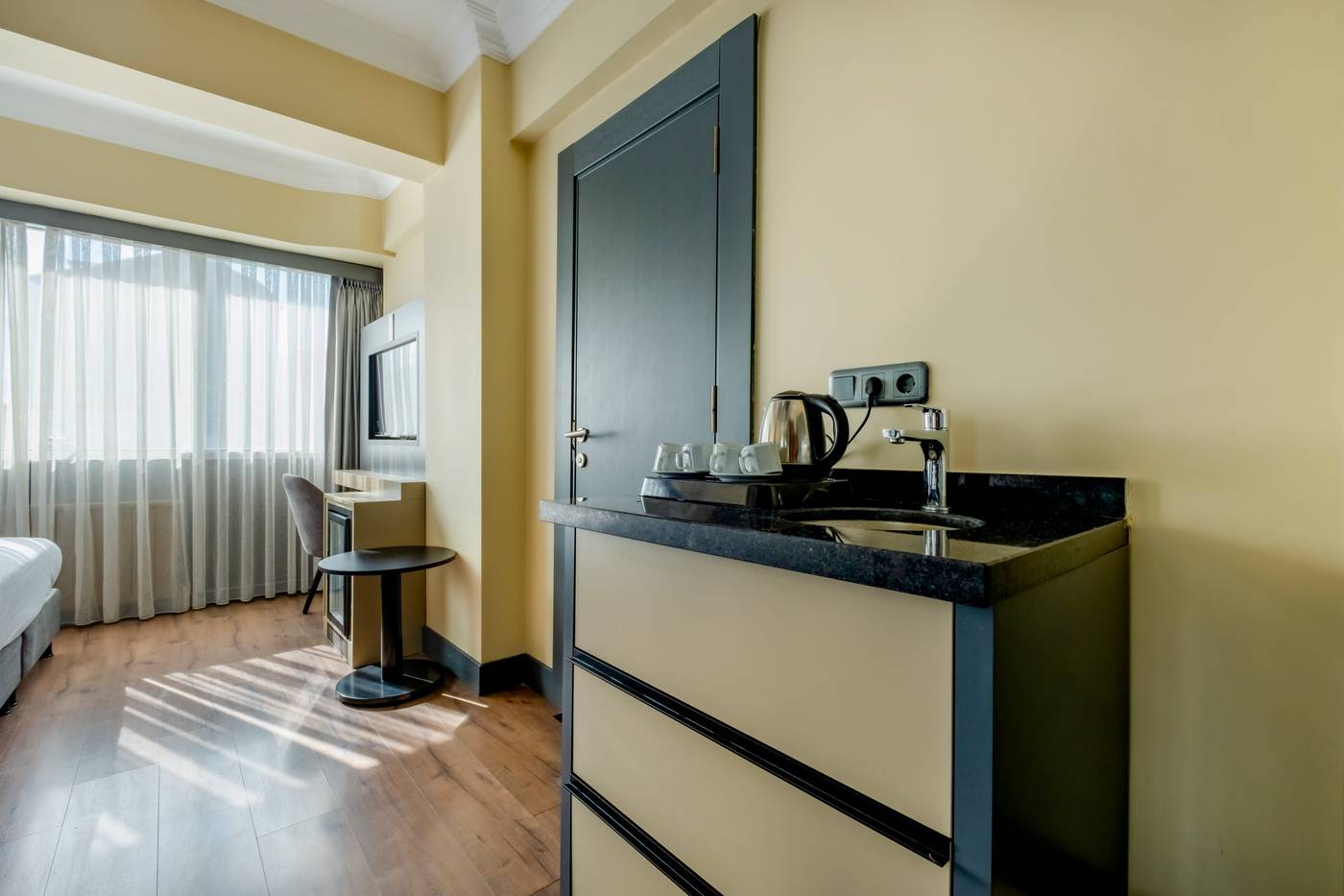 Frt-Airlines-Otel-Room-29