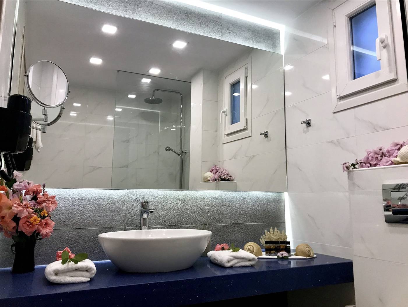 Bruskos-Hotel-and-Suites-Room-36