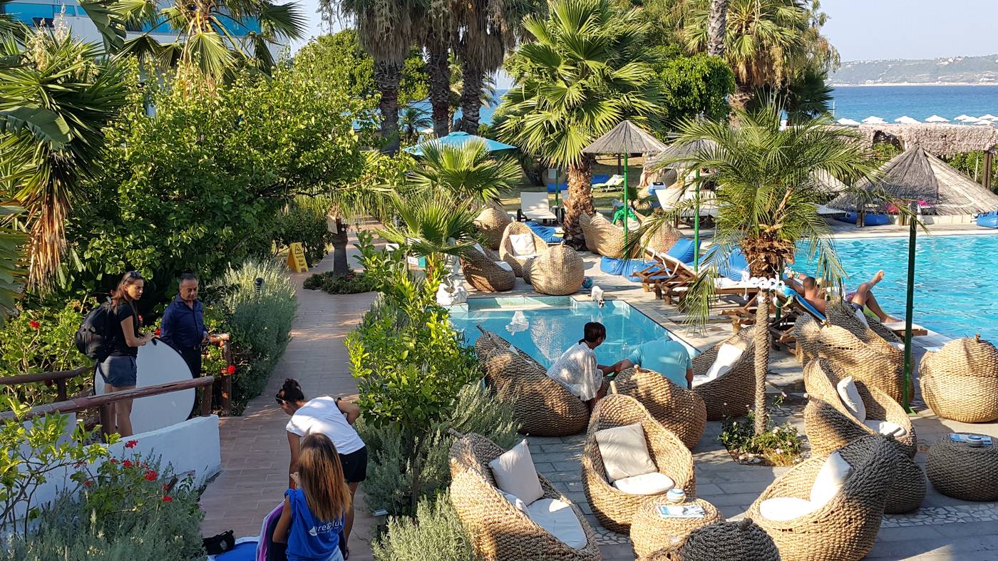 Area-Blue-Beach-Apartment-Bar-7