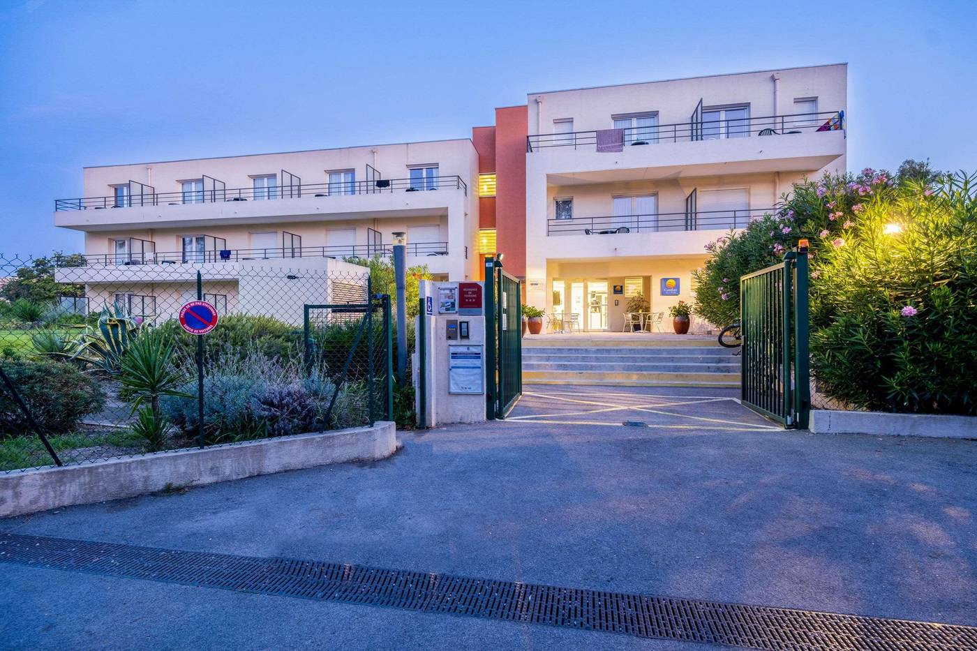 Comfort-Suites-Cannes-Mandelieu-General-view-19