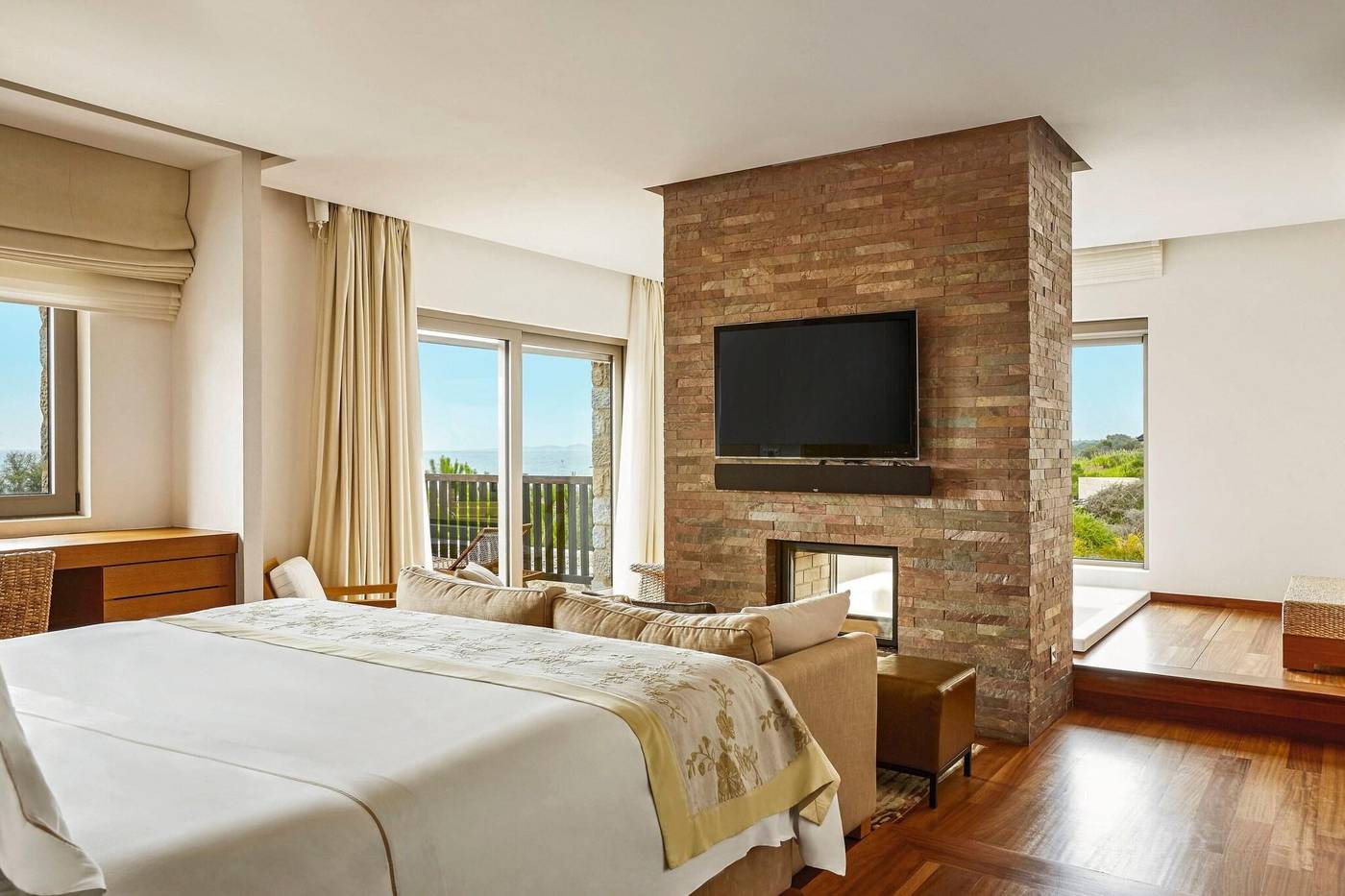 The-Romanos--A-Luxury-Collection-Resort-Room-41