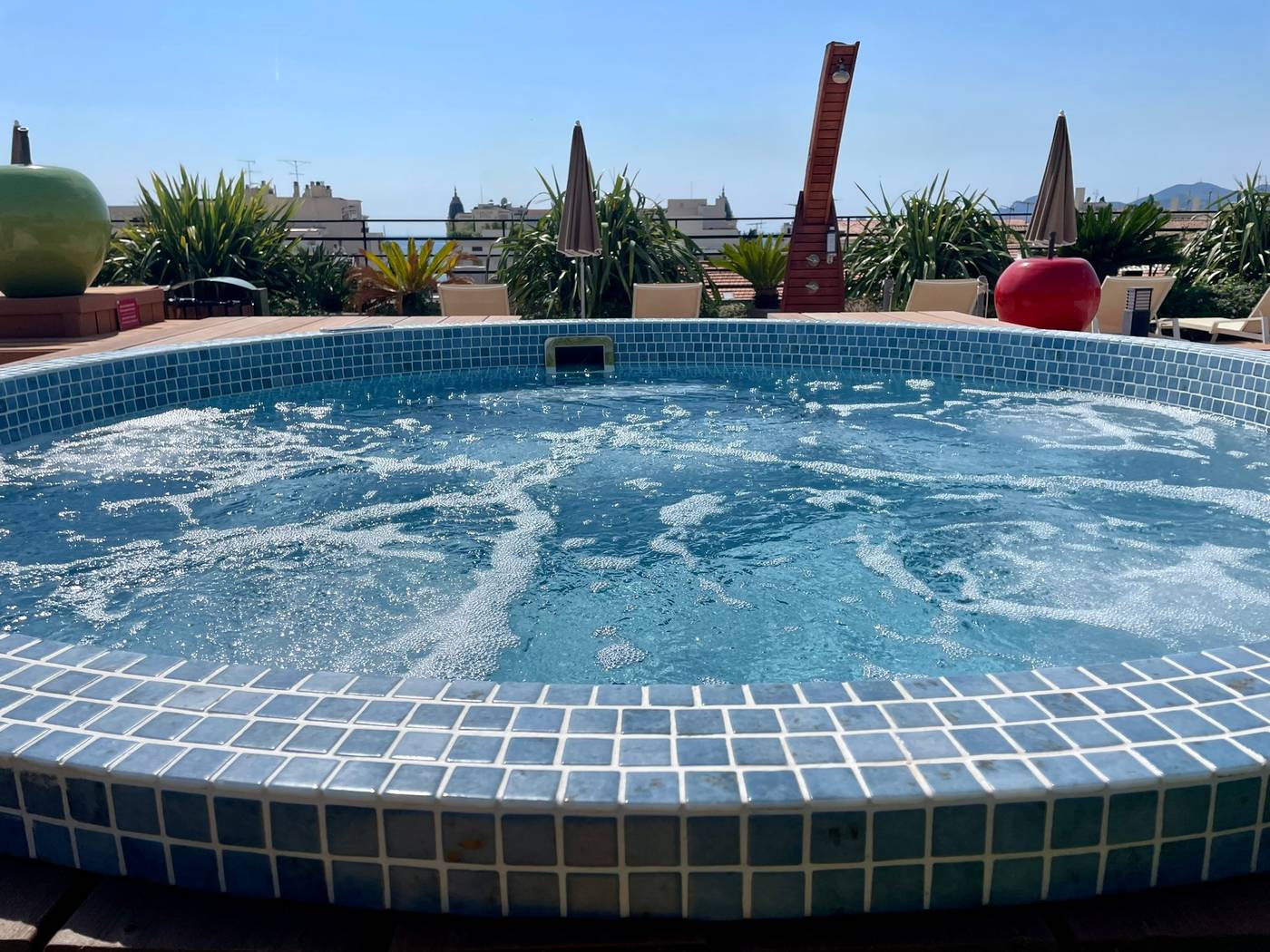 Best-Western-Premier-Patio-des-Artistes-Terrace-2