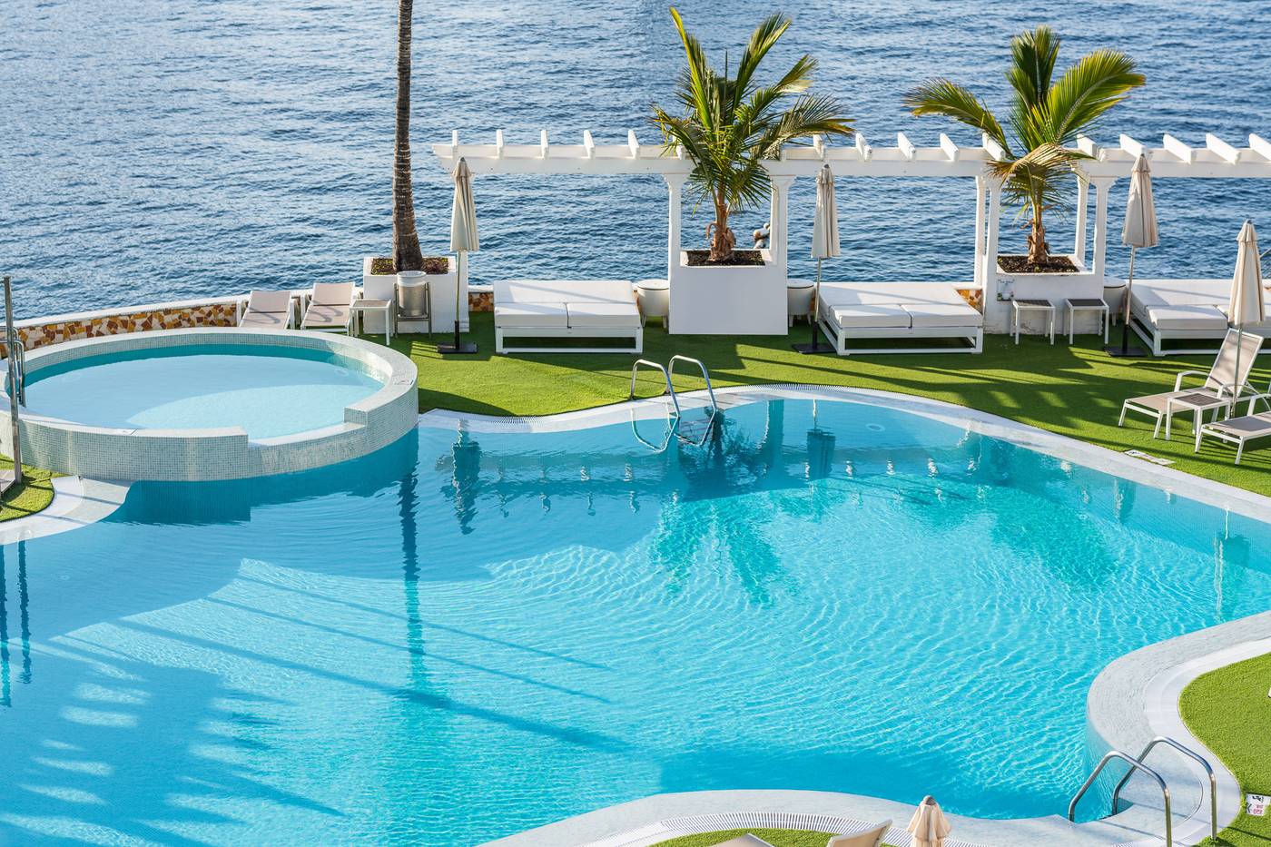 Hotel-LIVVO-Puerto-de-Mog--n-Pool-2