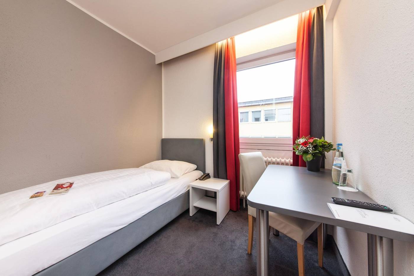 Sure-Hotel-by-Best-Western-Muenchen-Hauptbahnhof-Room-9