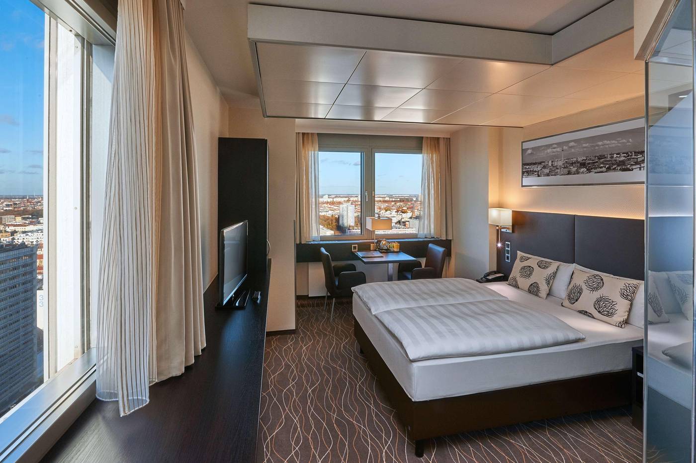 Park-Inn-by-Radisson-Berlin-Alexanderplatz-Room-9