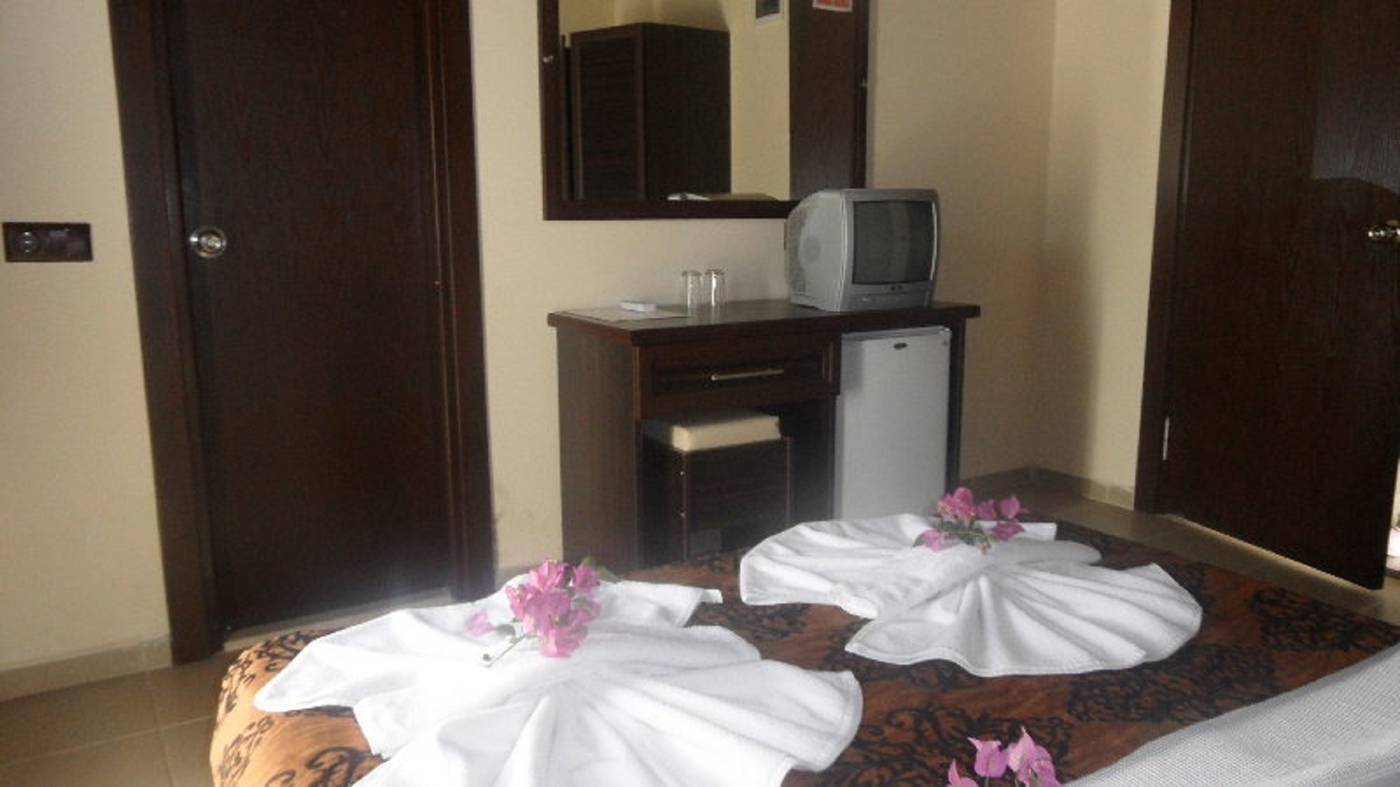 Green-Palm-Hotel-Room-21