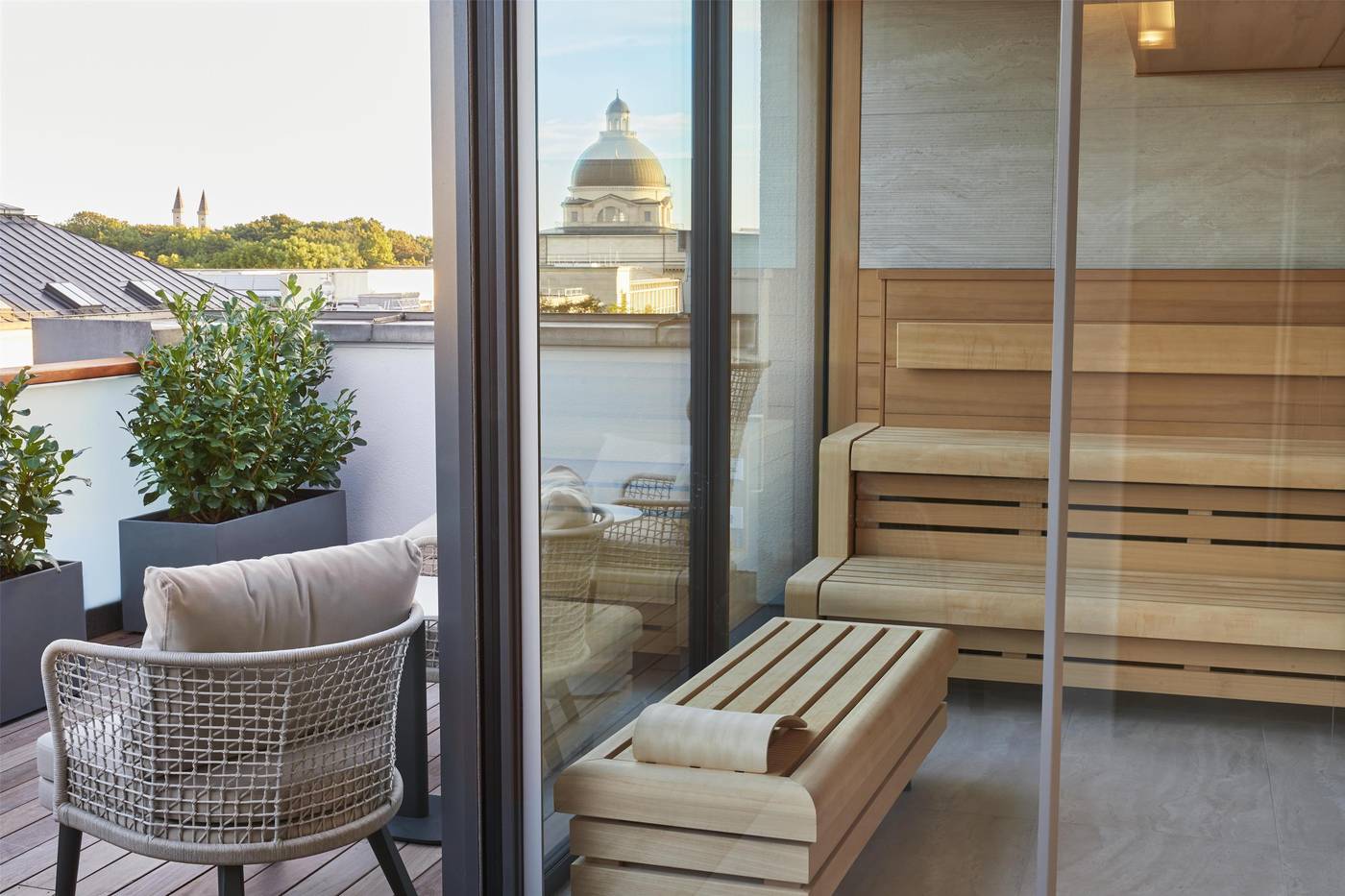 Hotel-Vier-Jahreszeiten-Kempinski-Munich-Sports-and-Entertainment-3