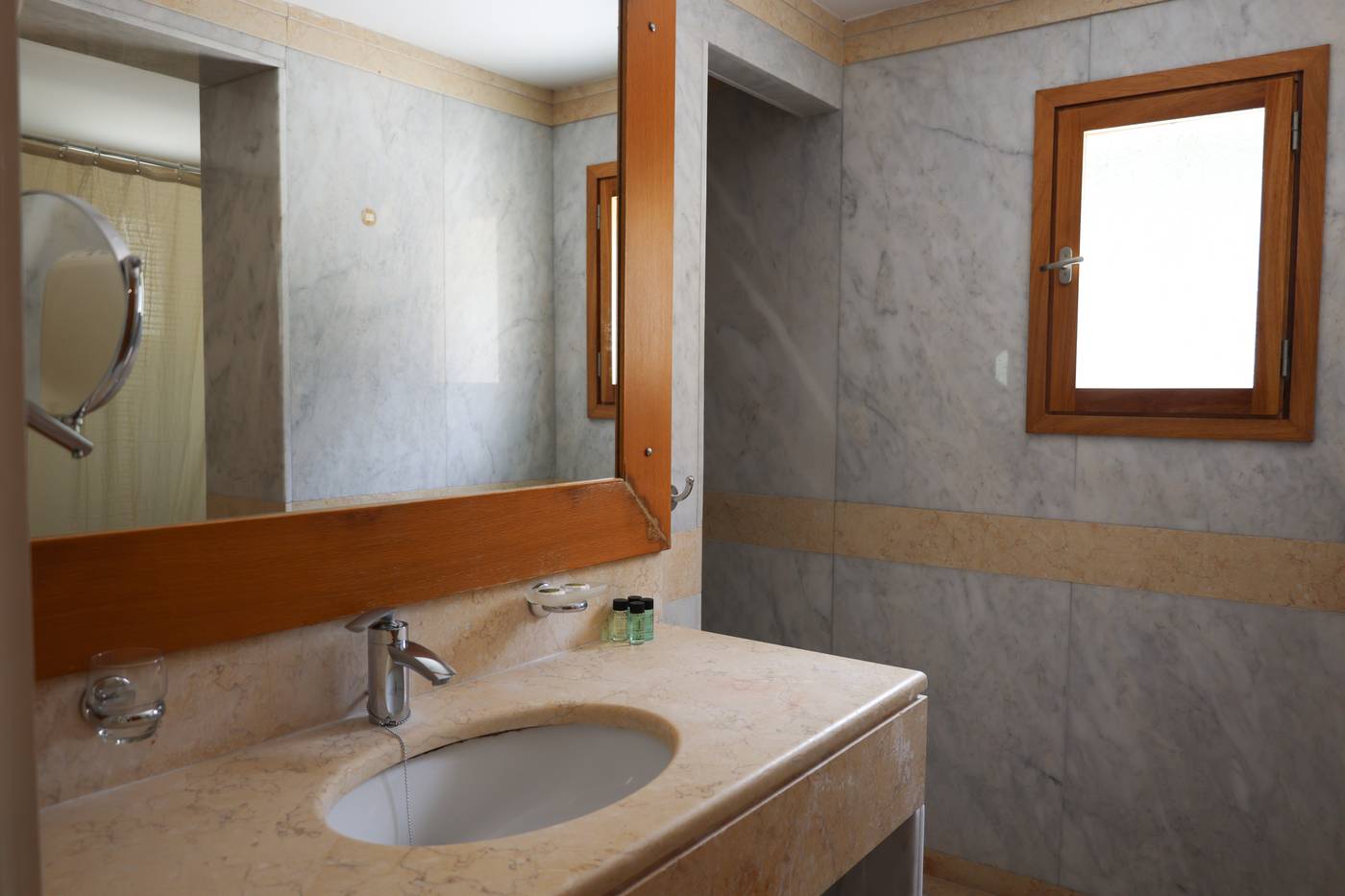 Kanapitsa-Mare-Room-45