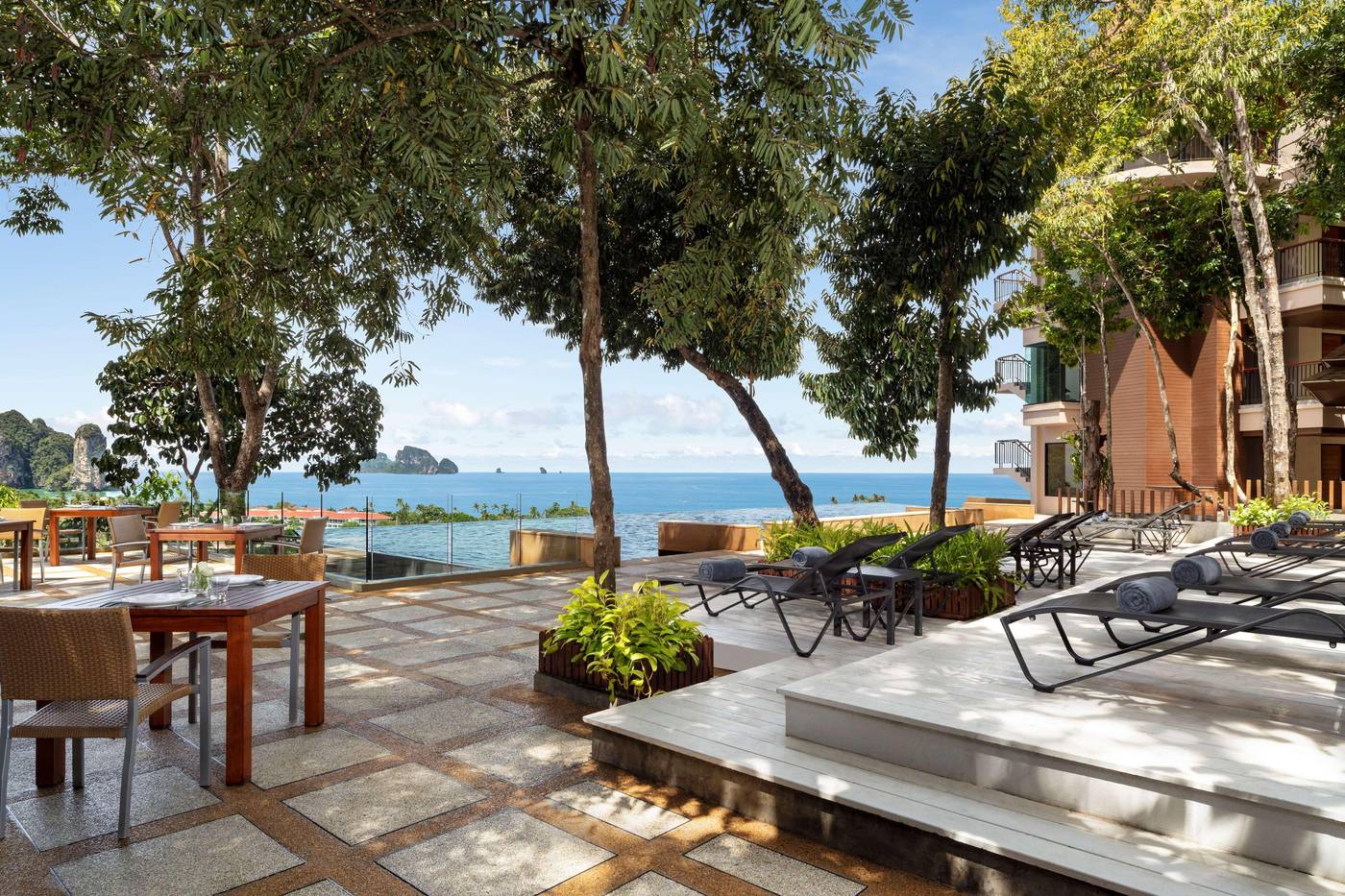 Avani-Ao-Nang-Cliff-Krabi-Resort--SHA-Extra---Restaurant-19