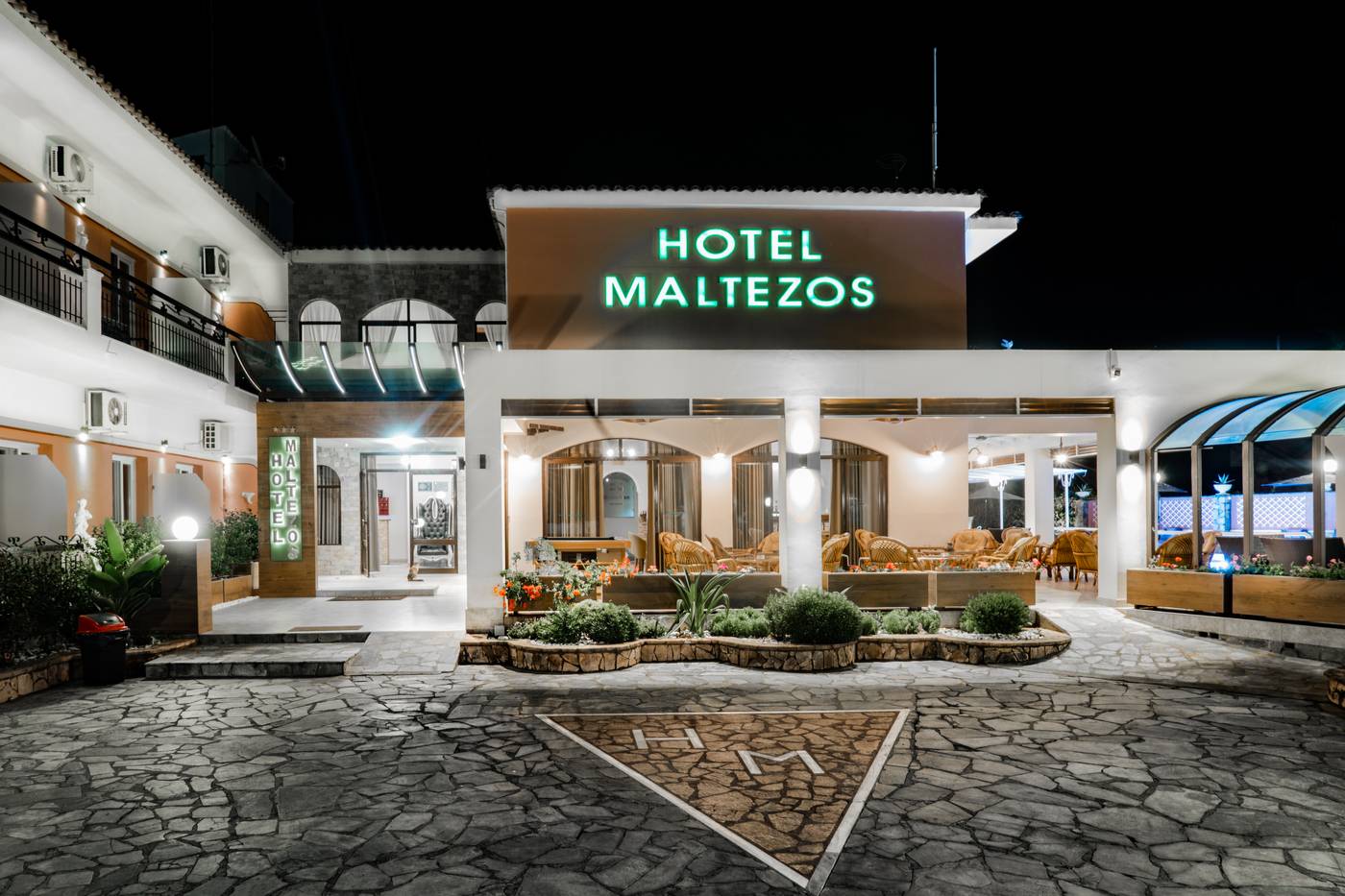 Maltezos-Lobby-11